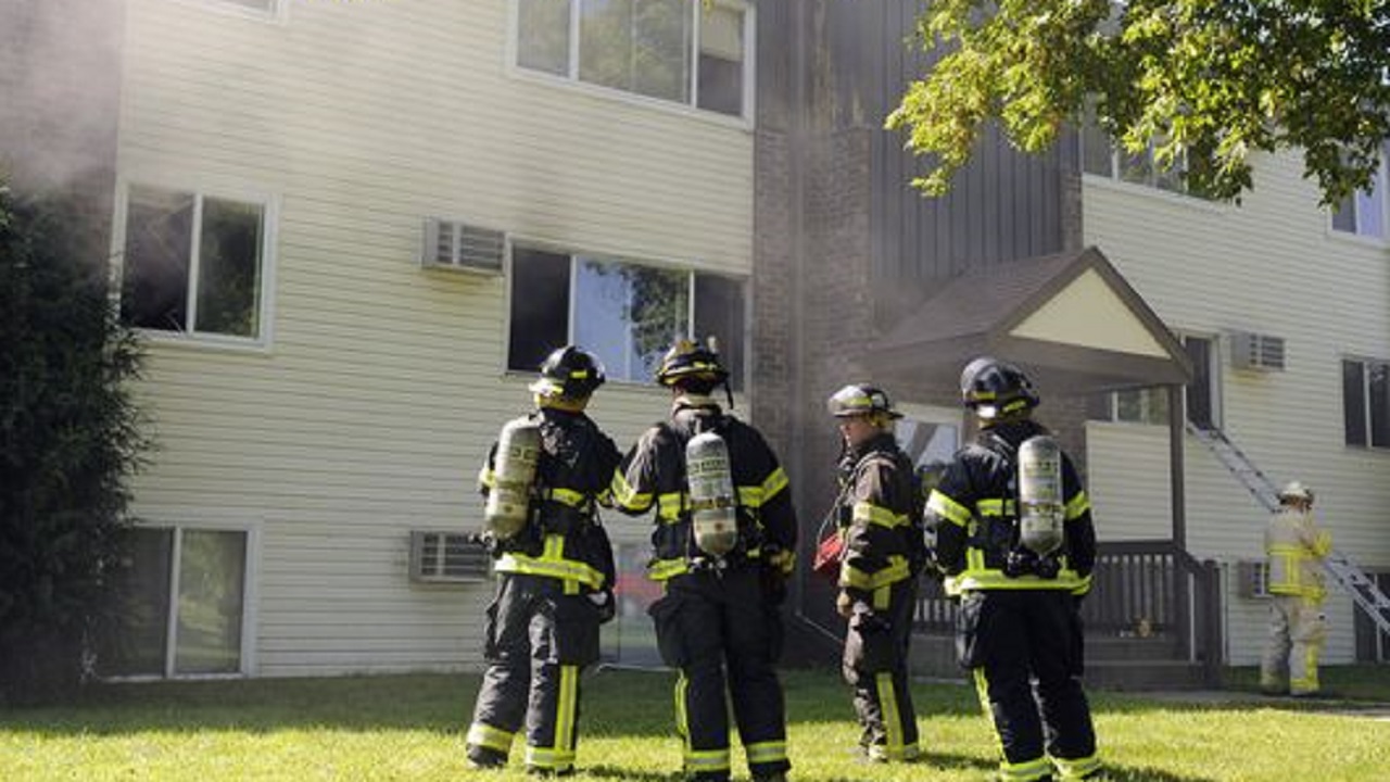 Waite Park residents jump from apartment fire